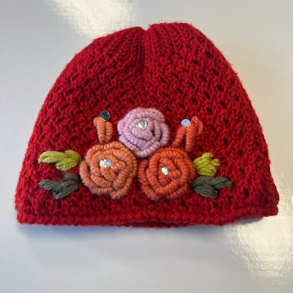 Vintage Unbranded Red Floral Knit Embroidered and Embellished Beanie‎ Sz. M - Picture 2 of 6